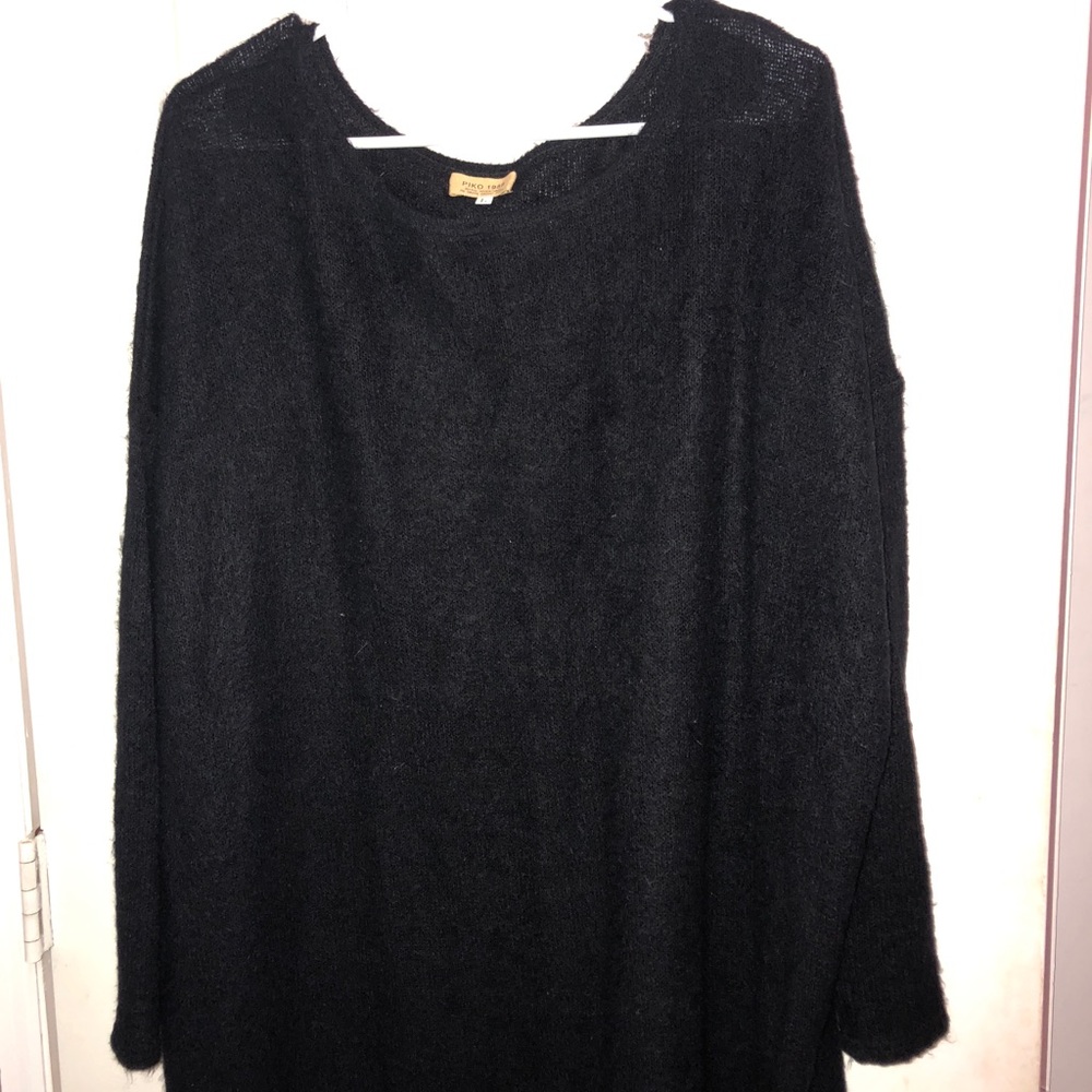 Black piko sweater!